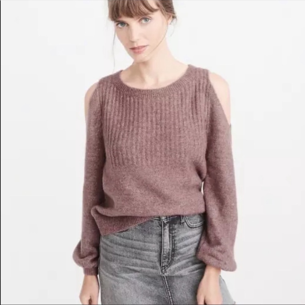 Abercrombie & Fitch Cold shoulder mauve sweater
